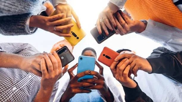 Top 10 Must-Have Apps for Student Travelers on Educational Tours